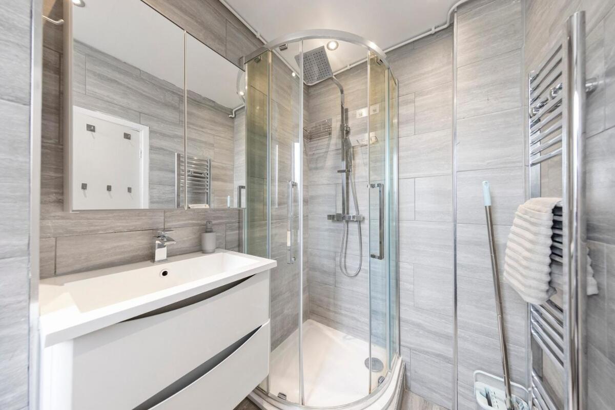 Newly Renovated Modern Vauxhall Flat Apartment *