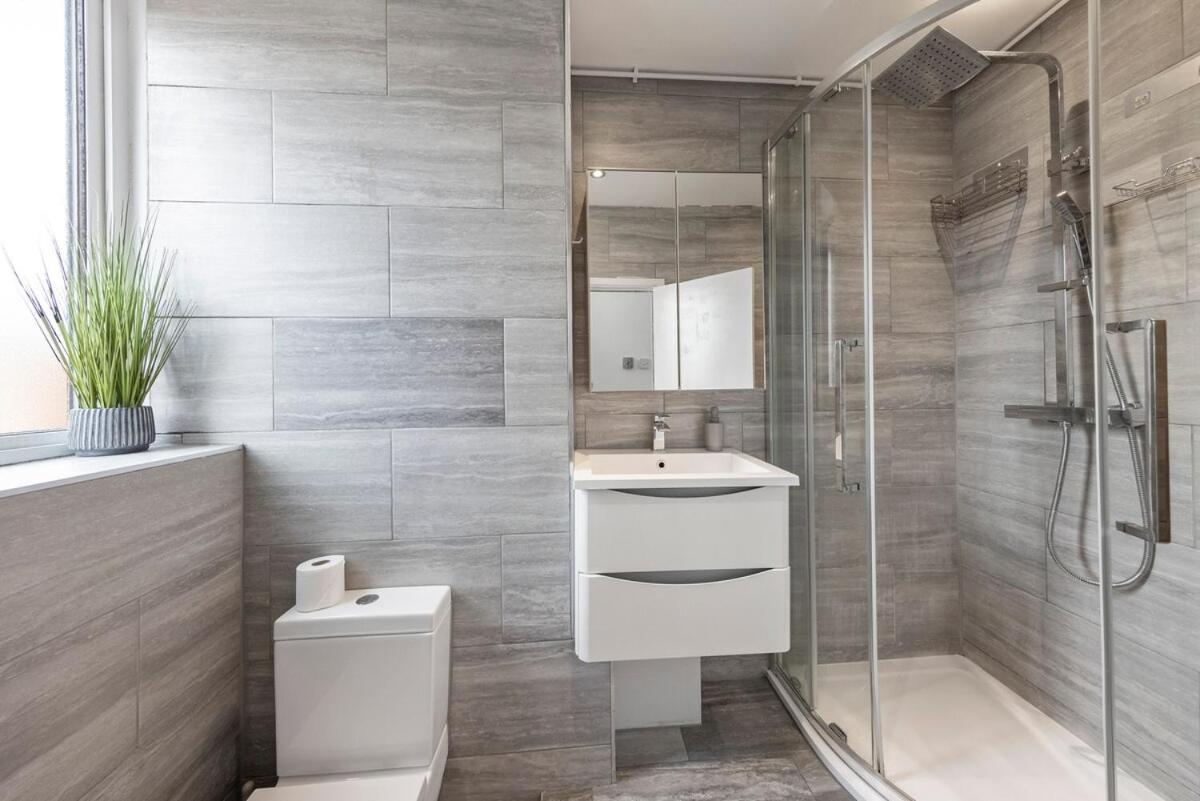 Newly Renovated Modern Vauxhall Flat